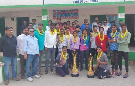 हैंडबॉल स्टेट चैंपियन टीम के खिलाड़ियों को किया सम्मानित