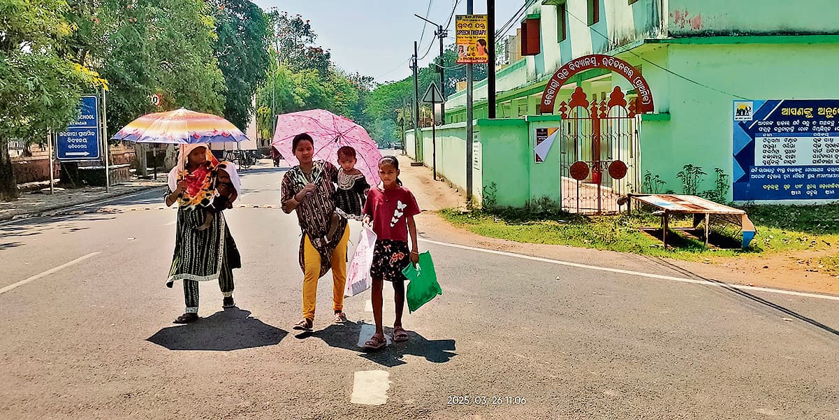 Rourkela News: अप्रैल से पहले ही झुलसाने लगी है गर्मी, 40 डिग्री सेल्सियस के करीब पहुंचा पारा