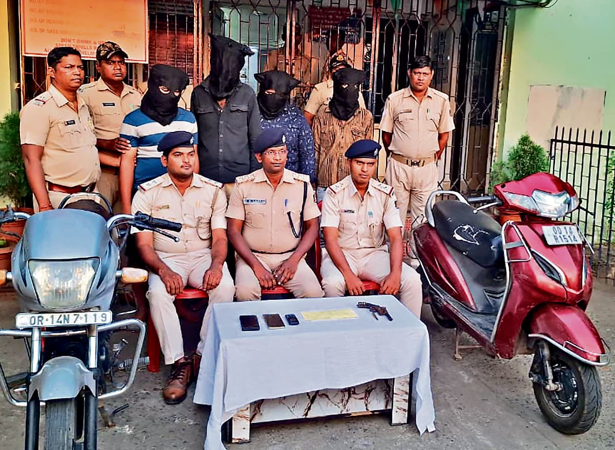 Rourkela News: 23 किलो 720 ग्राम गांजा और 33.35 ग्राम हेरोइन के साथ आठ गिरफ्तार