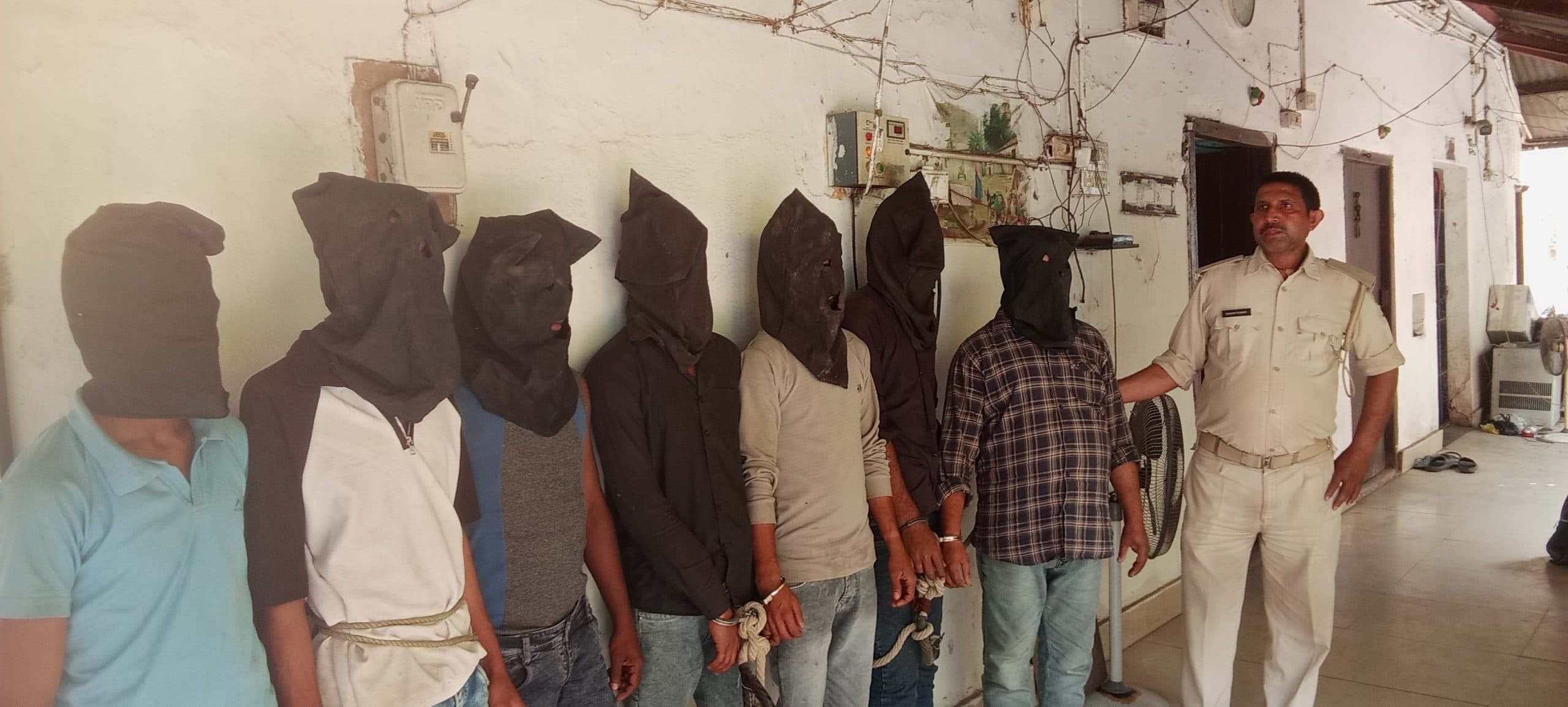 चेन स्नैचिंग गिरोह के छह बदमाश और एक सोनार गिरफ्तार