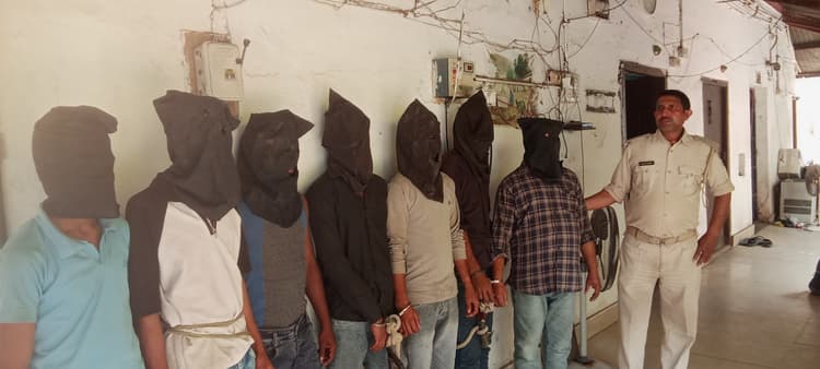 चेन स्नैचिंग गिरोह के छह बदमाश और एक सोनार गिरफ्तार