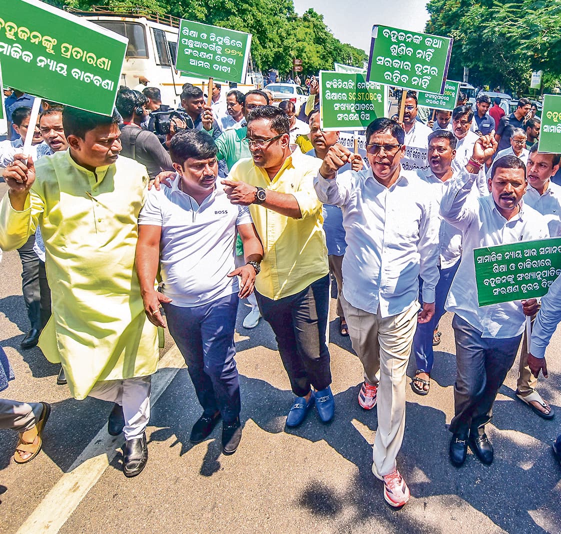 Bhubaneswar News: कांग्रेस ने जांच समिति की मांग की, बीजू जनता दल ने निकाला मार्च