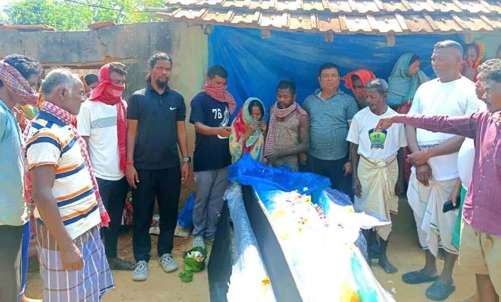 East Singhbhum News : घाटशिला के मजदूर की कर्नाटक में मौत, मंत्री की पहल पर शव पहुंचा पैतृक गांव