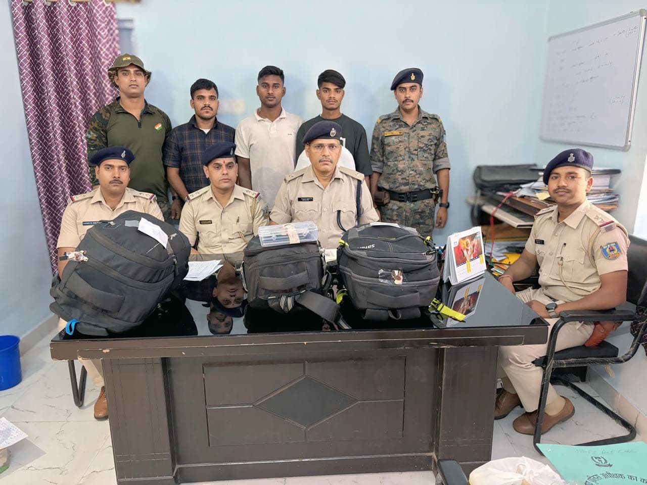 Crime News : 12 किलोग्राम गांजा के साथ तीन तस्कर गिरफ्तार