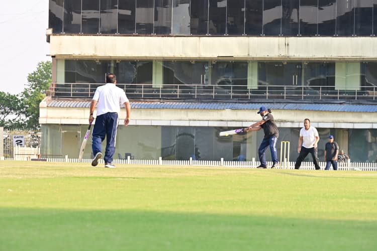 Sports : मैत्री क्रिकेट मैच में मुख्यमंत्री एकादश ने स्पीकर एकादश को हराया