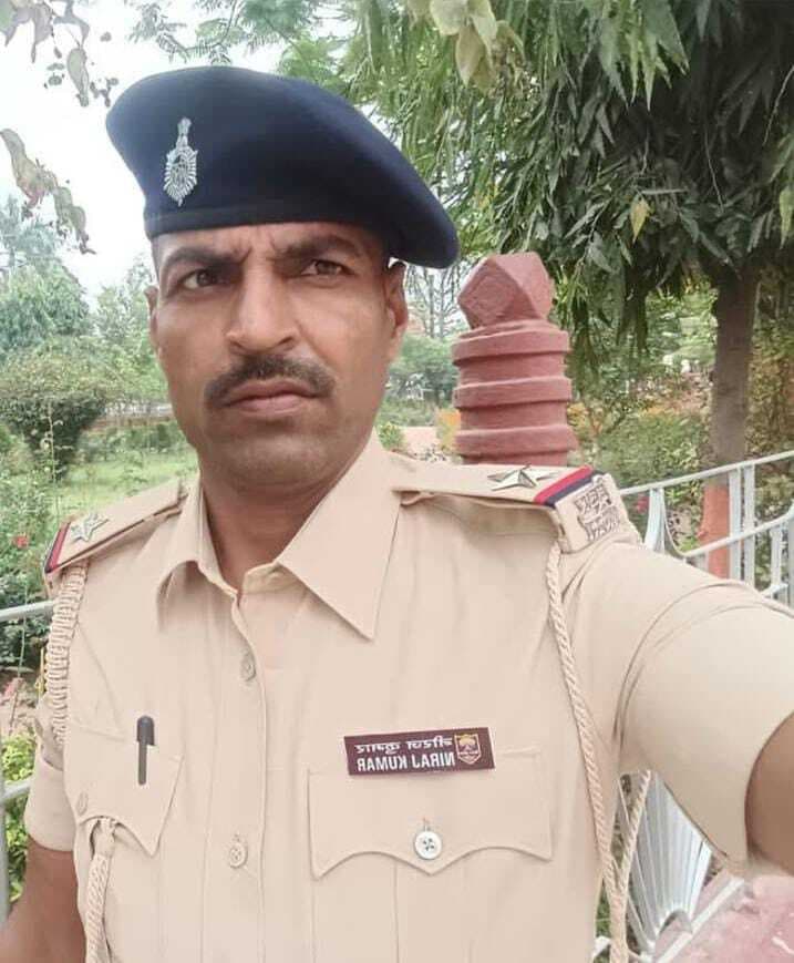 गया में सिंगारपुर निवासी एएसआई नीरज की आत्महत्या से हतप्रभ हैं गांव के लोग