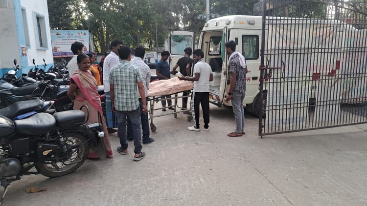 बस की चपेट में आकर छात्र गंभीर रूप से घायल, पूर्णिया रेफर