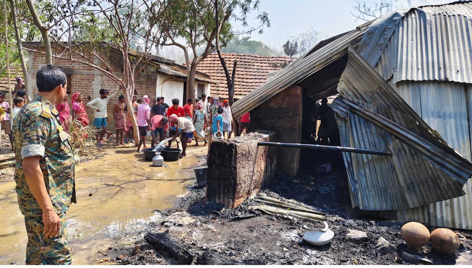 शितपुर गांव में एक घर में लगी आग, लाखों का सामान जलकर राख