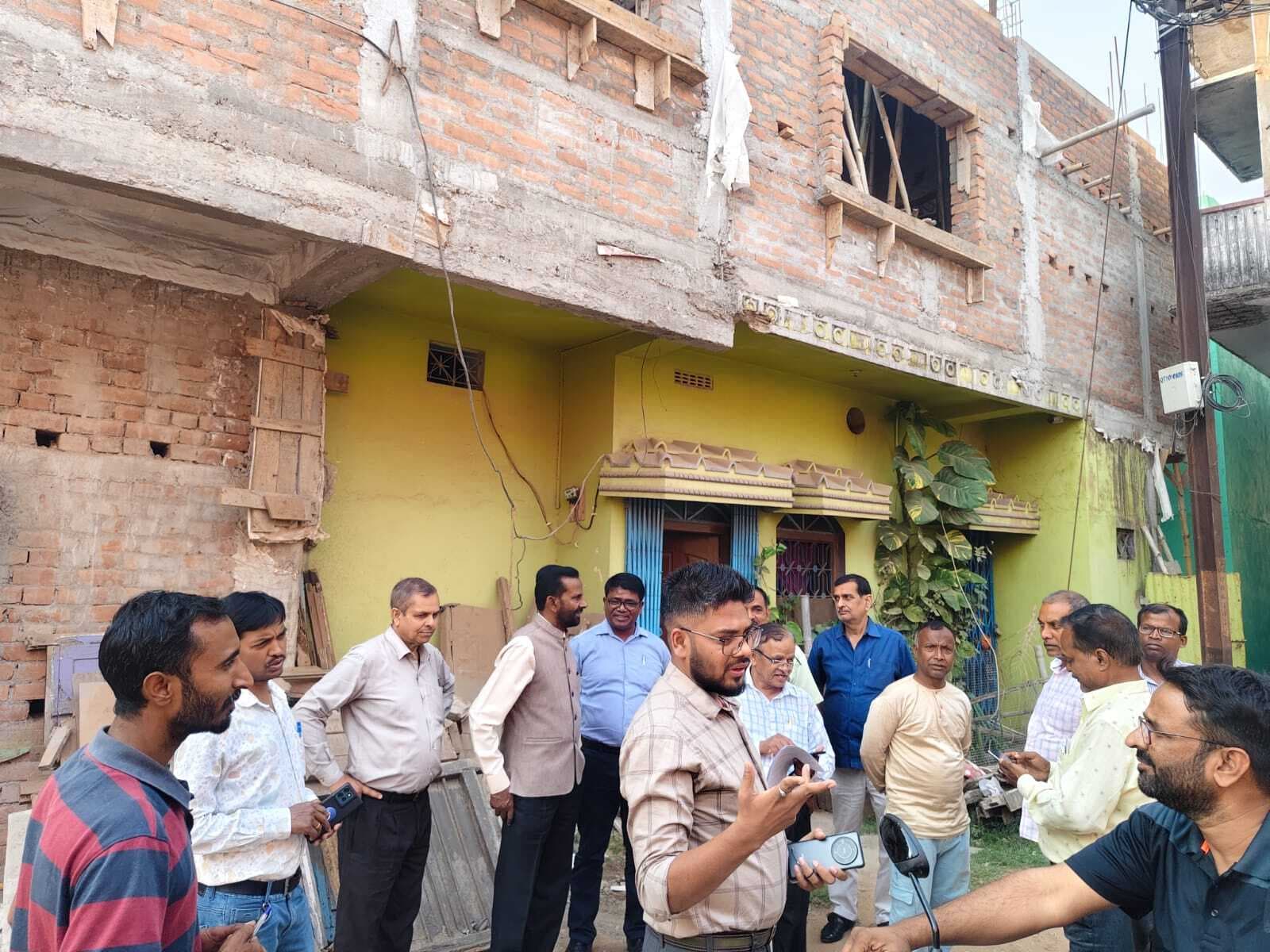 Deoghar news : शहरी क्षेत्र के विभिन्न वार्डों में डोर टू डोर किया सर्वेक्षण, आयोग के सदस्यों ने जुटायी जानकारी