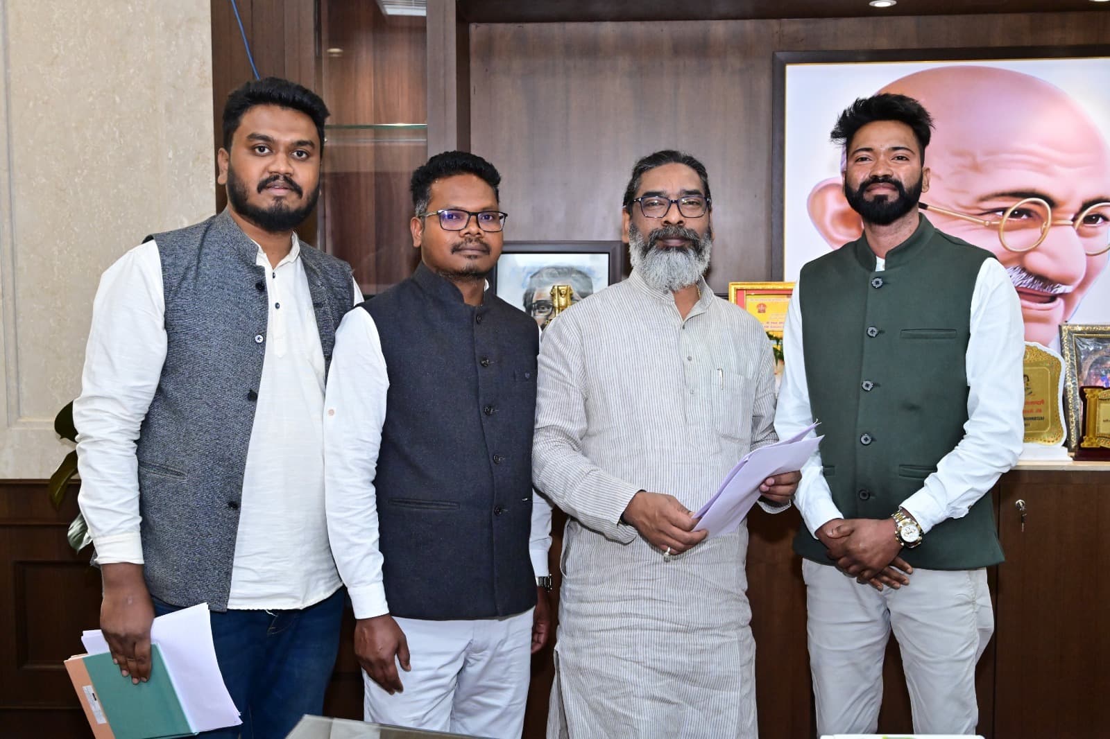 सीएम से बुनियादी सुविधा बहाल कराने की मांग