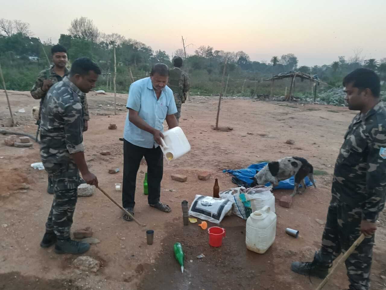 बरवाडीह में अवैध शराब के खिलाफ अभियान