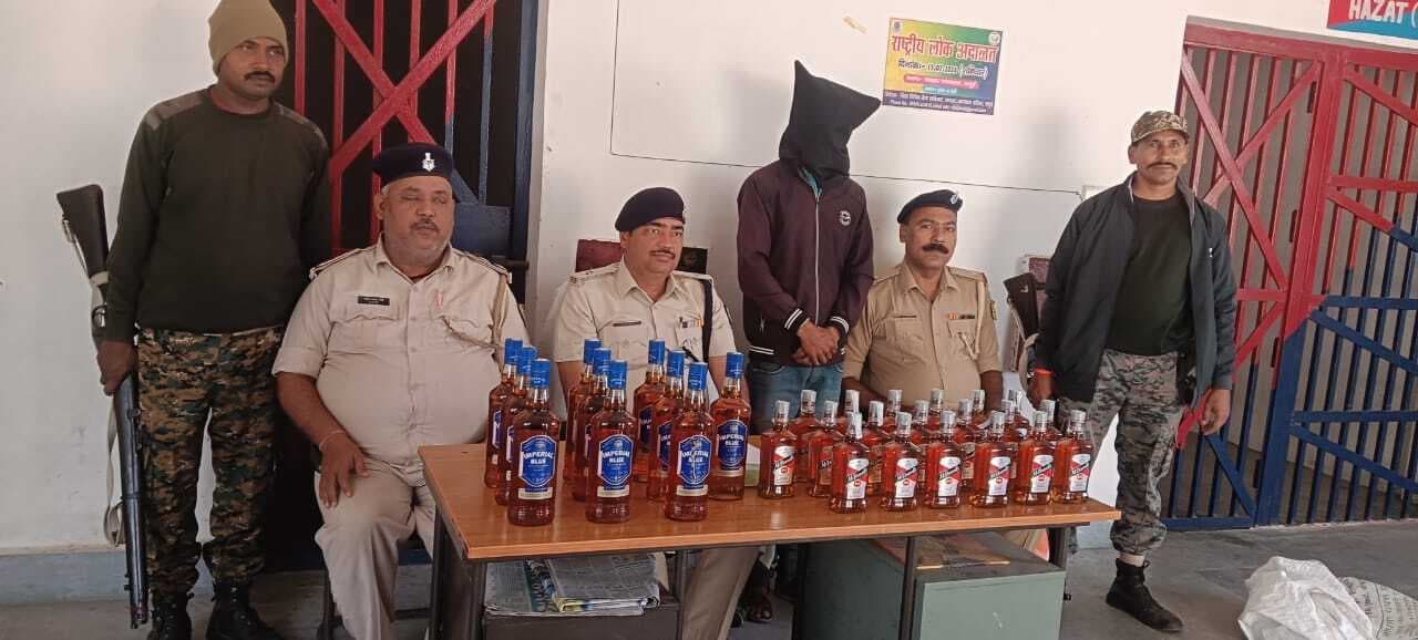 विदेशी शराब के साथ तस्कर गिरफ्तार