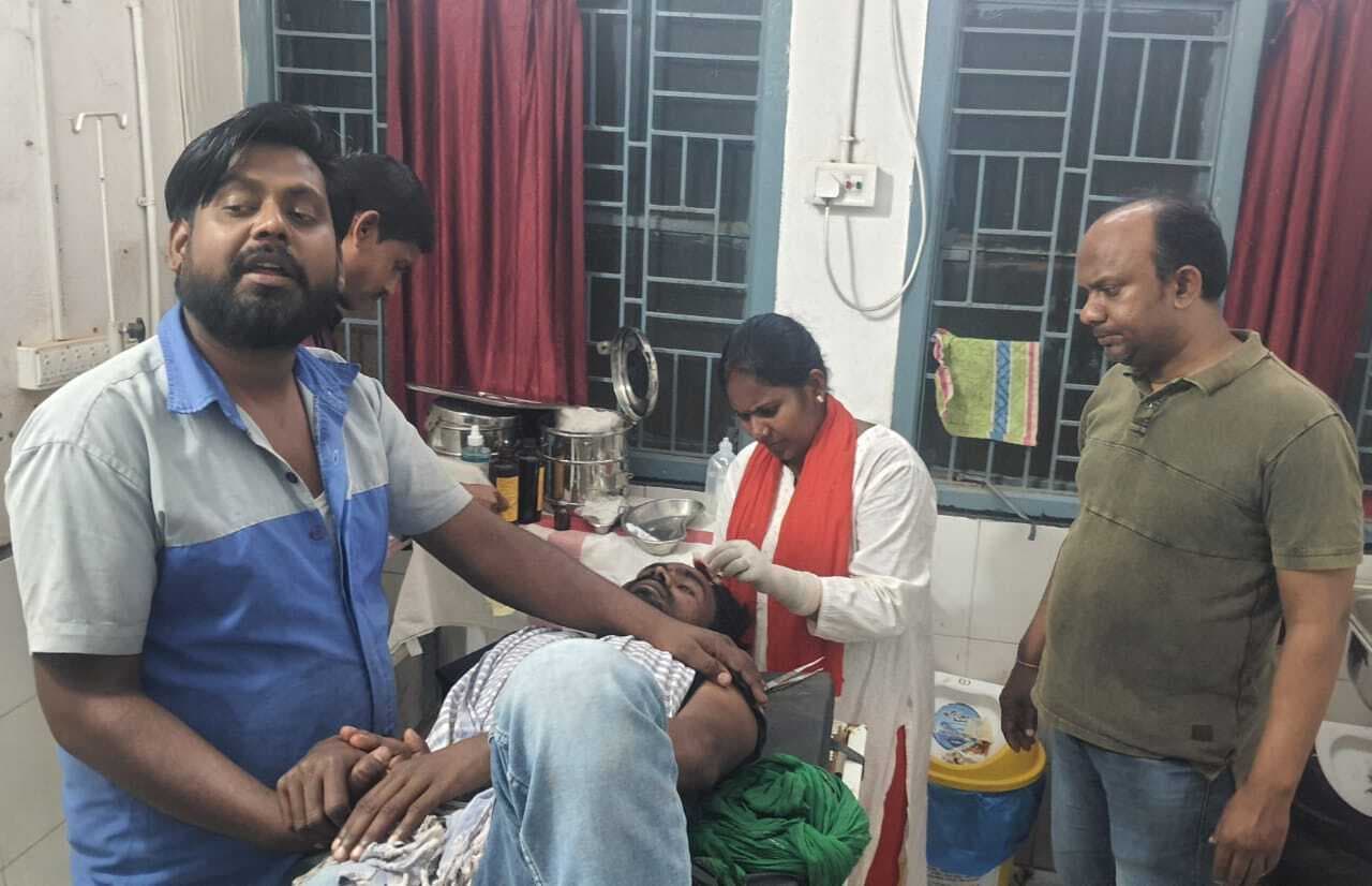 सड़क दुर्घटना में आइसक्रीम हॉकर हुआ घायल