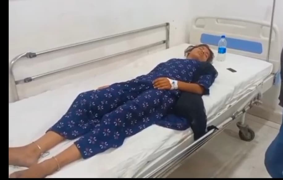 Gaya News : शिक्षक की पिटाई से छात्रा हुई बेहोश, अस्पताल में भर्ती