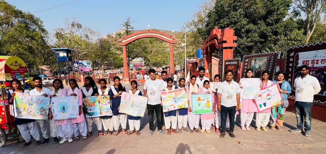 Gaya News : पर्यटकों ने गंदगी और विरासत स्थलों के संरक्षण पर व्यक्त किया असंतोष