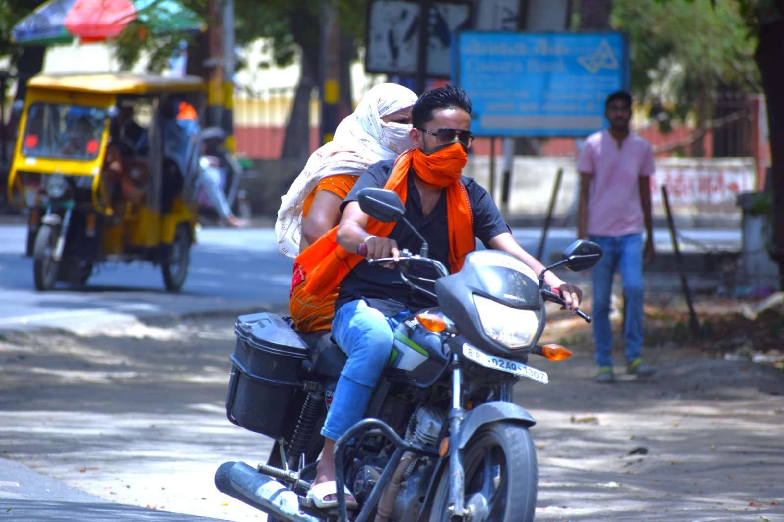 Gaya News : 40 डिग्री के करीब पहुंचा पारा, अचानक बढ़ी गर्मी से बेहाल दिखे लोग