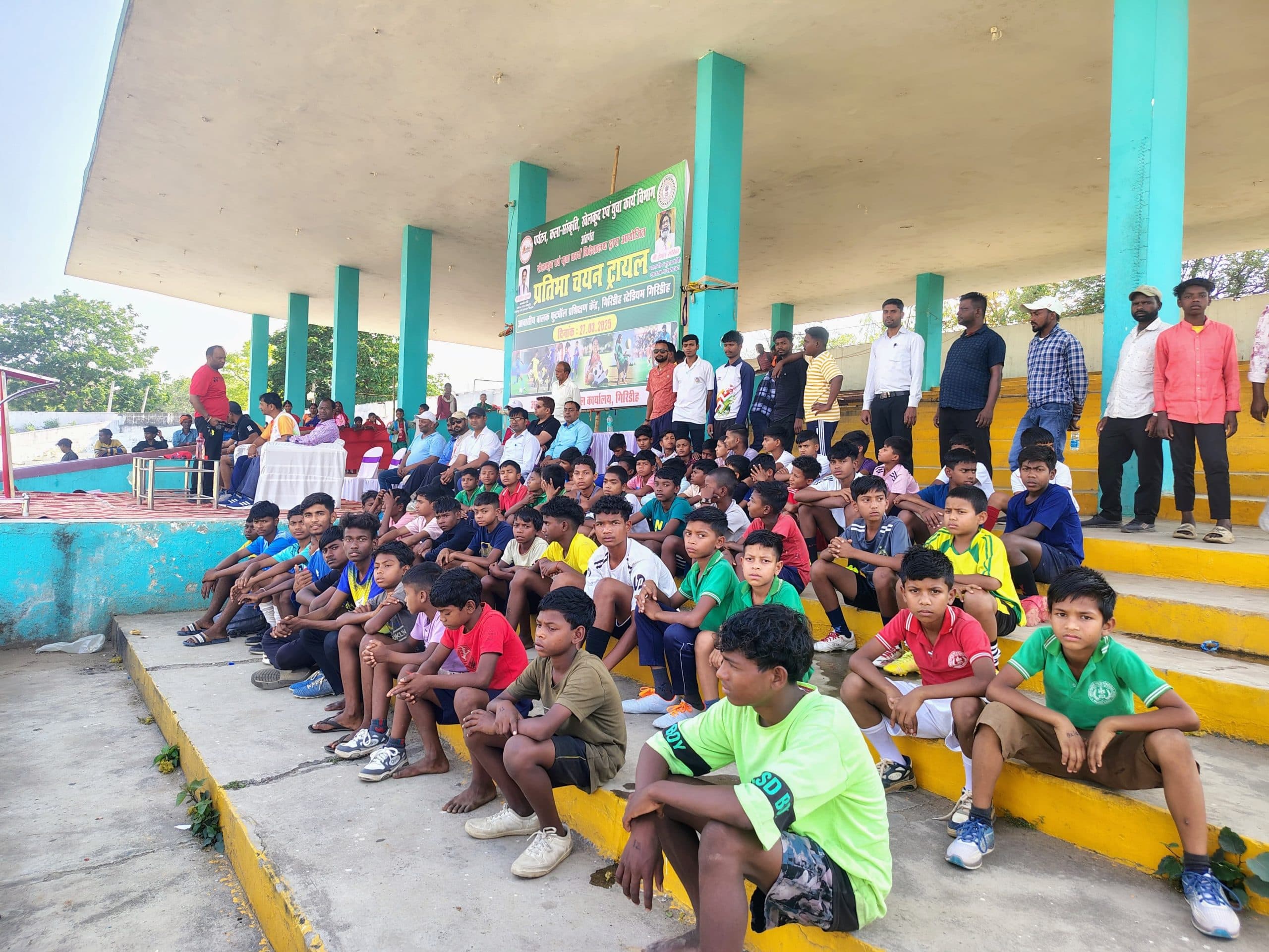 Giridih News :गिरिडीह स्टेडियम में फुटबॉल ट्रायल संपन्न