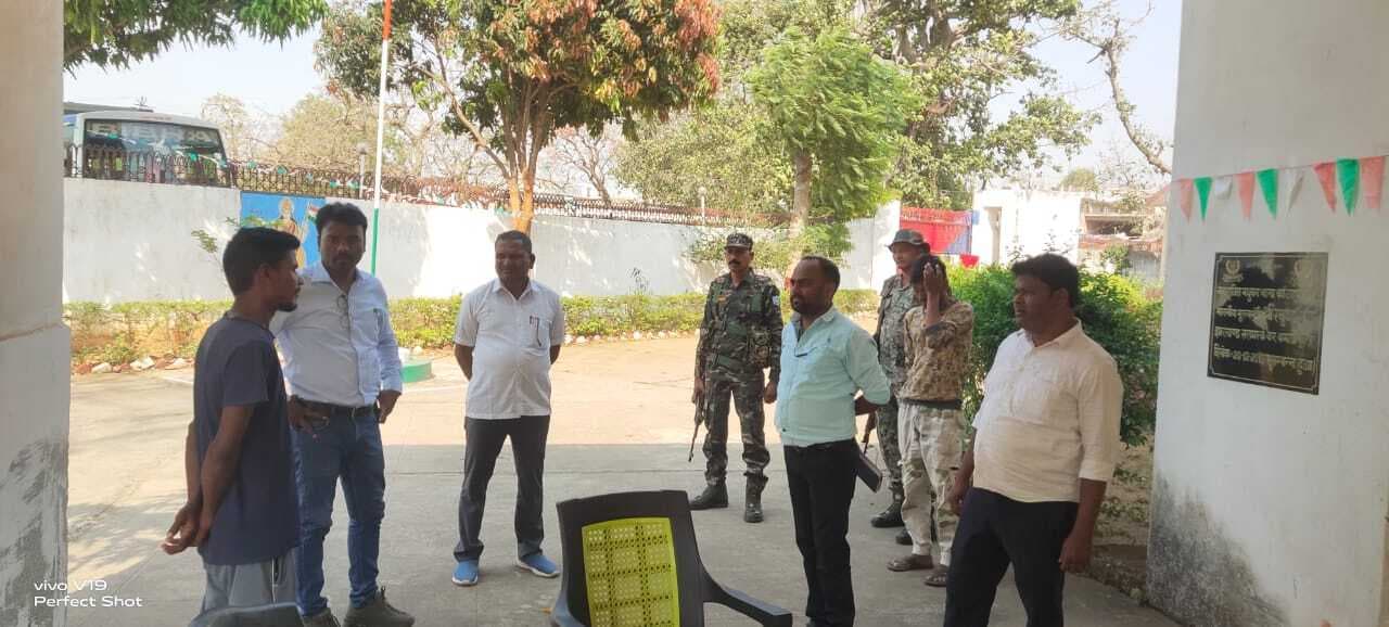 Giridih News :बीडीओ ने की मधुबन में योजनाओं की जांच