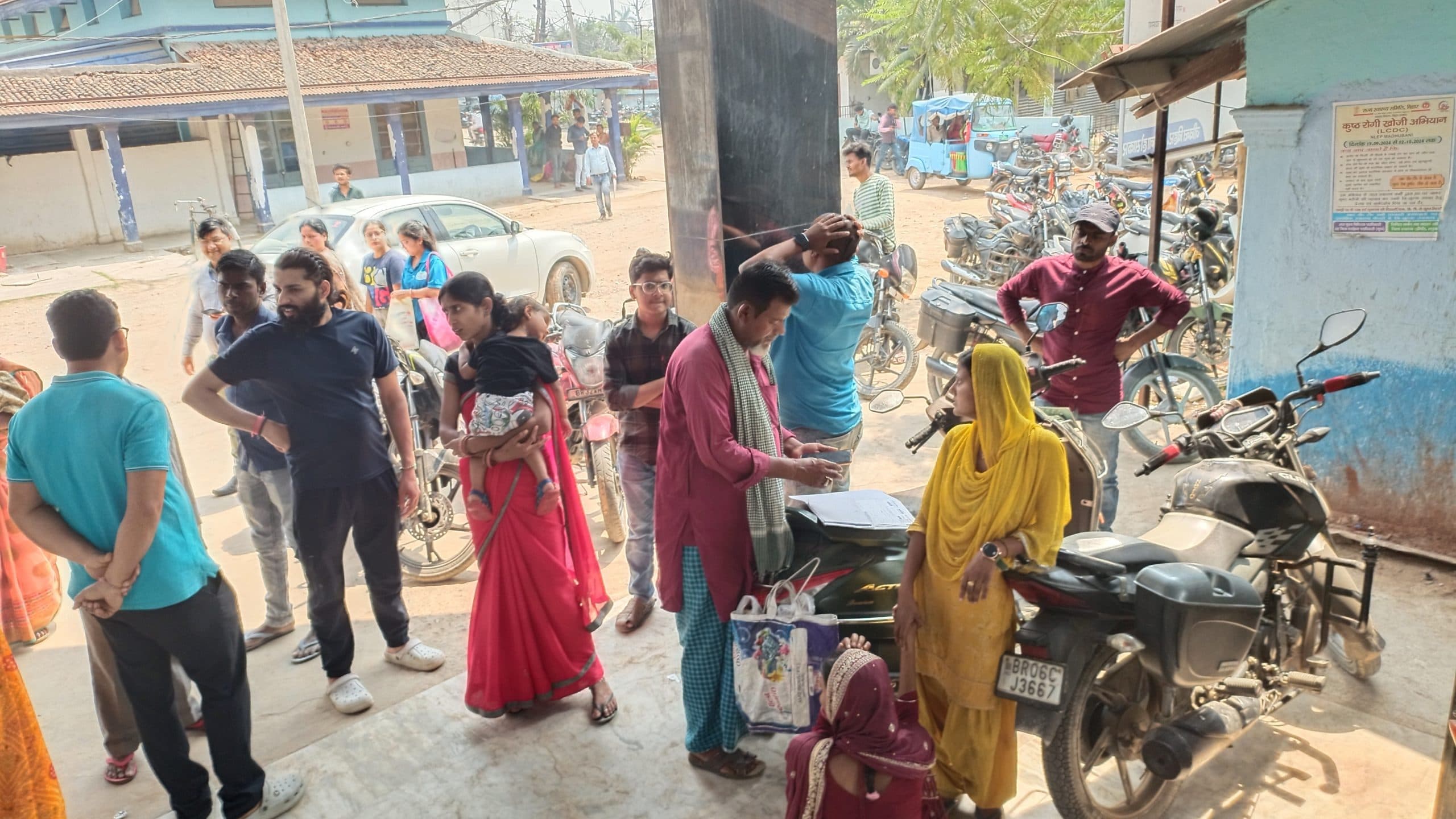 Madhubani News : हड़ताल पर डॉक्टर के जाने से ओपीडी सेवा ठप, बिना इलाज लौटे मरीज