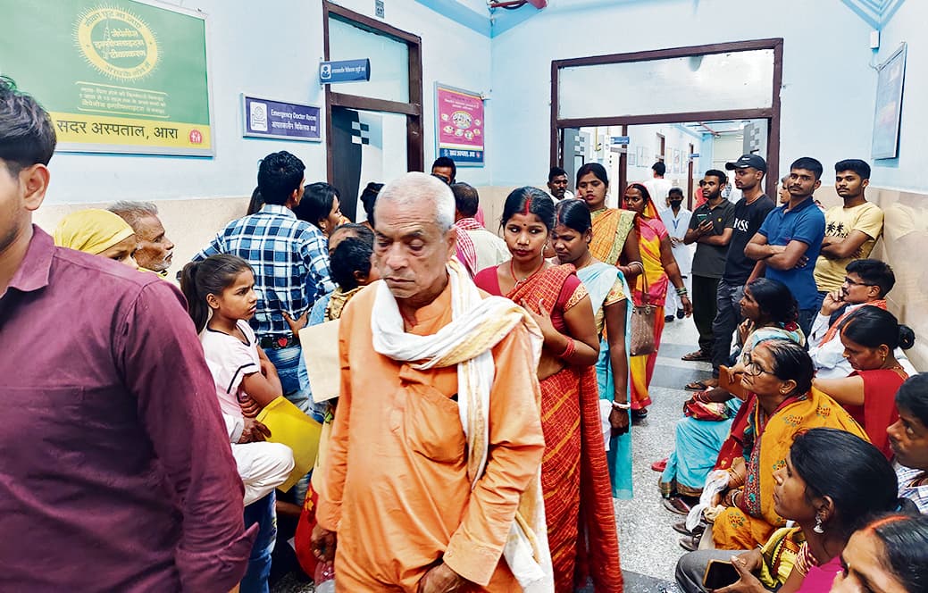 डॉक्टरों ने ओपीडी में नहीं दी सेवा, दिनभर परेशान रहे मरीज और उनके परिजन