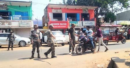 वाहन चेकिंग में 17 बाइकों से कटा 34,400 रुपये का चालान