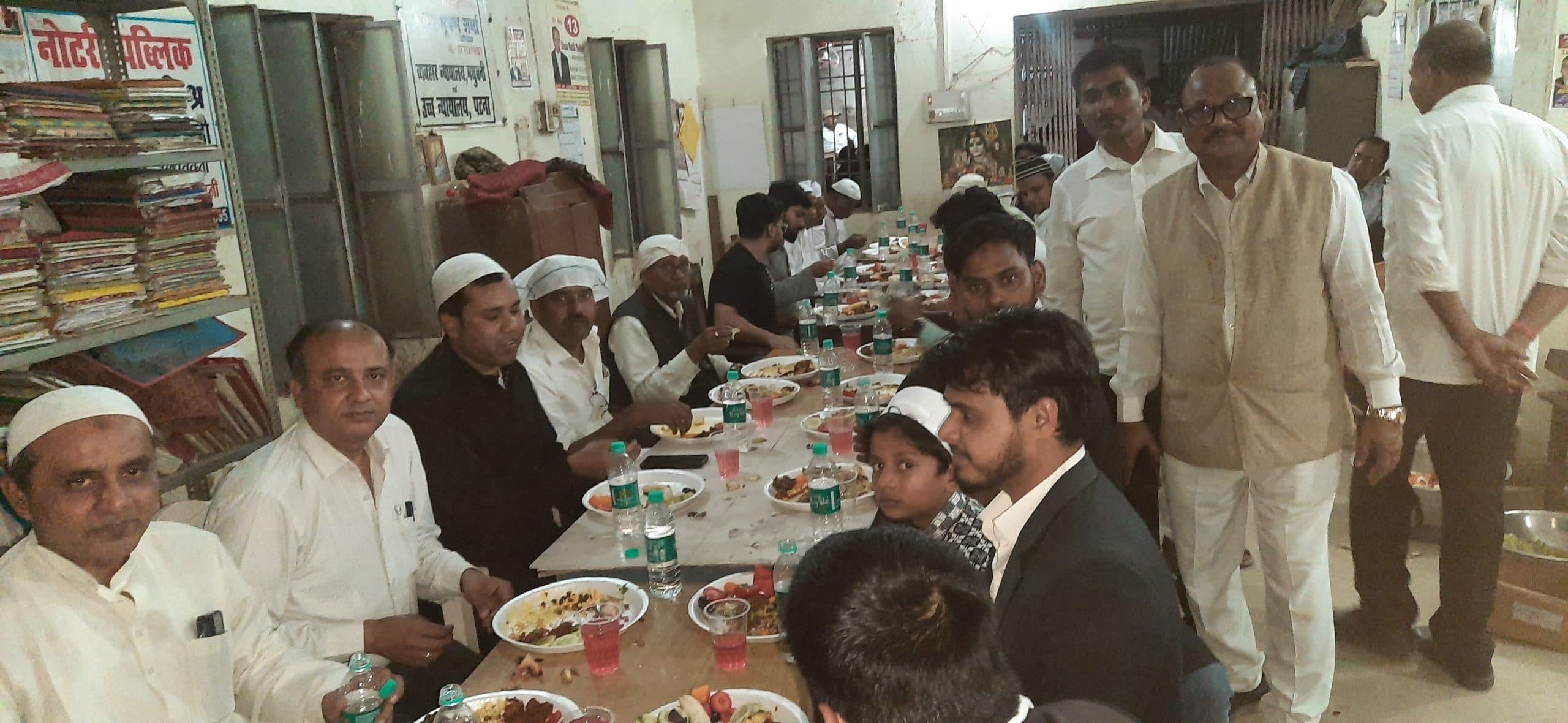 Madhubani News : अधिवक्ता संघ परिसर में हुआ इफ्तार पार्टी का आयोजन