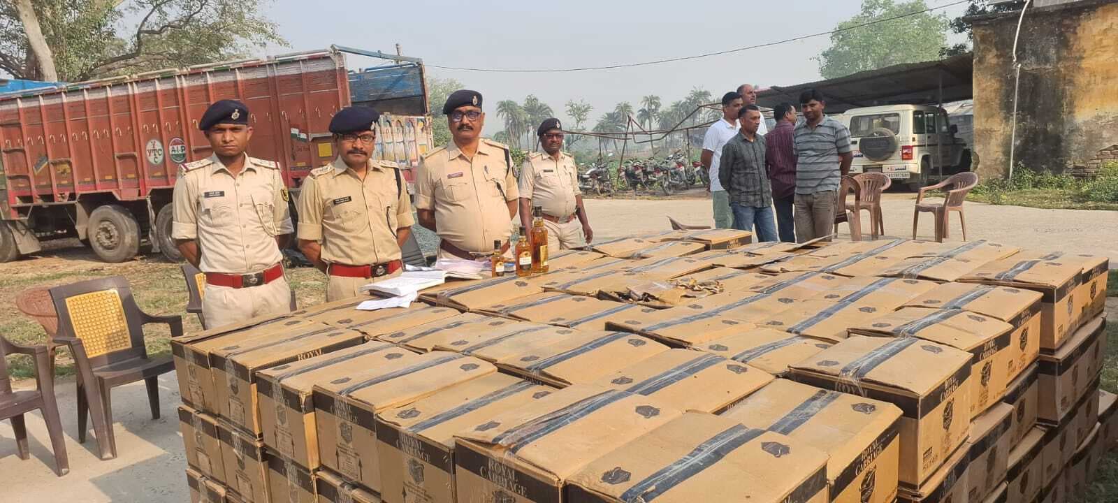 Madhubani News : गिट्टी लदे ट्रक से 397 कार्टन शराब जब्त, तस्कर फरार