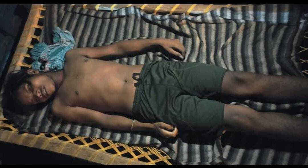 East Singhbhum News : नदी में नहाने के लिए घर से निकला सबर युवक पेड़ पर फंदे से लटका मिला