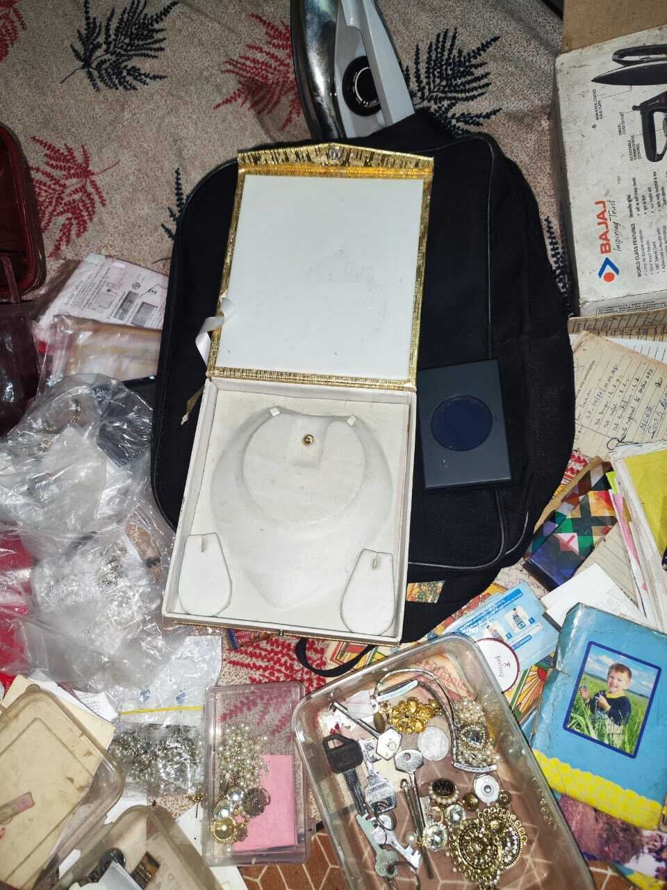 Dhanbad News : फूसबंगला में बंद आवास का ताला तोड़ कर नगदी व छह लाख के जेवरात की चोरी