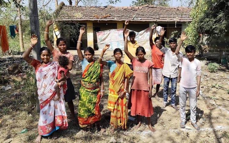 East Singhbhum News : सबरों की जमीन पर दबंगों का कब्जा, जिम्मेदार का ध्यान नहीं