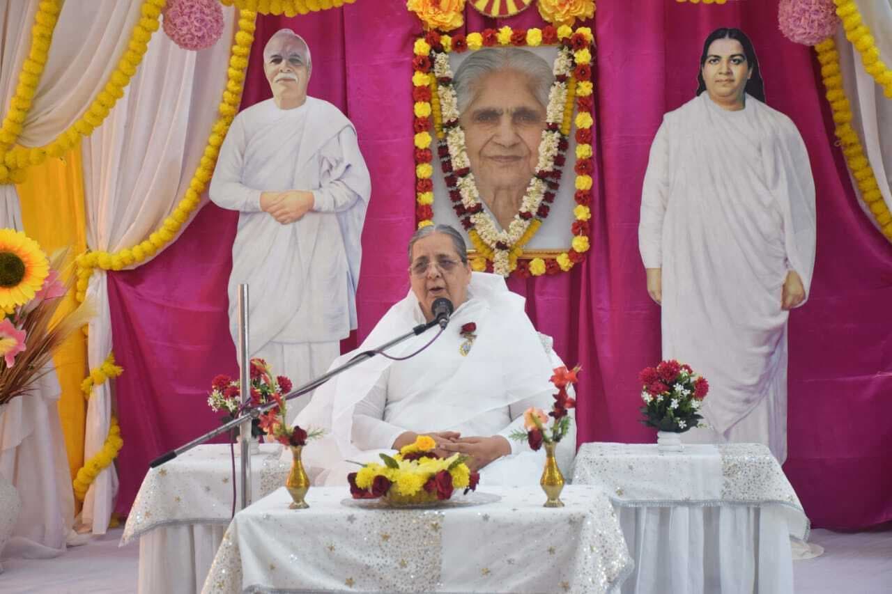 ranchi news : प्रजापिता ब्रह्माकुमारी ईश्वरीय विश्वविद्यालय में दादी जानकी की पुण्यतिथि मनायी गयी