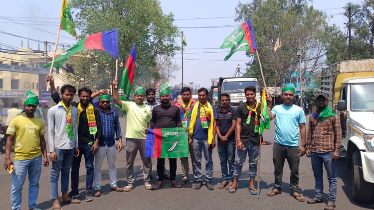 Bokaro News : अनिल टाइगर की हत्या के विरोध में फुसरो में किया सडक जाम