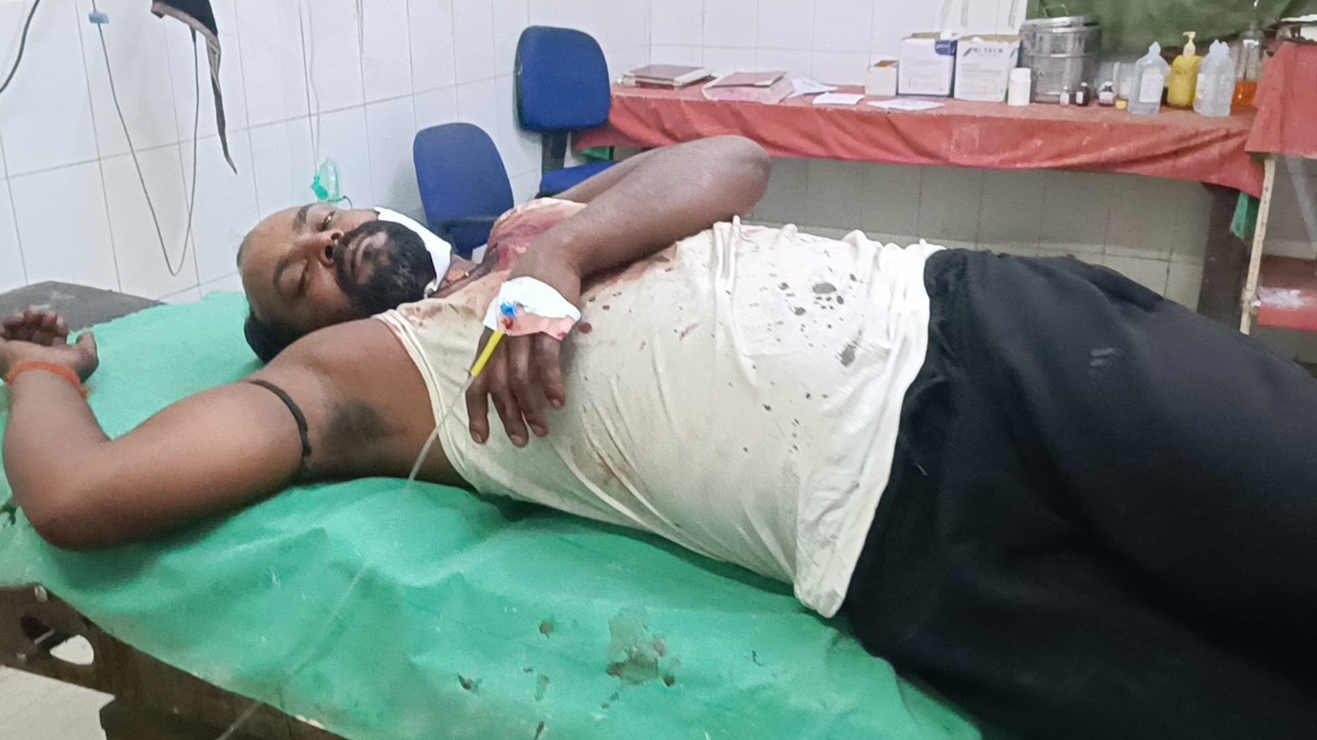 Dhanbad News : धनबाद में युवक पर पहले पत्थर से किया वार, फिर मारी गोली