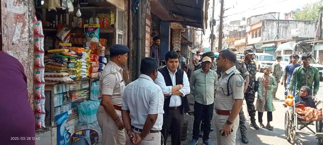 मस्जिदों में पढ़ी गयी अलविदा जुमे की नमाज, अमन-शांति की मांगी दुआ