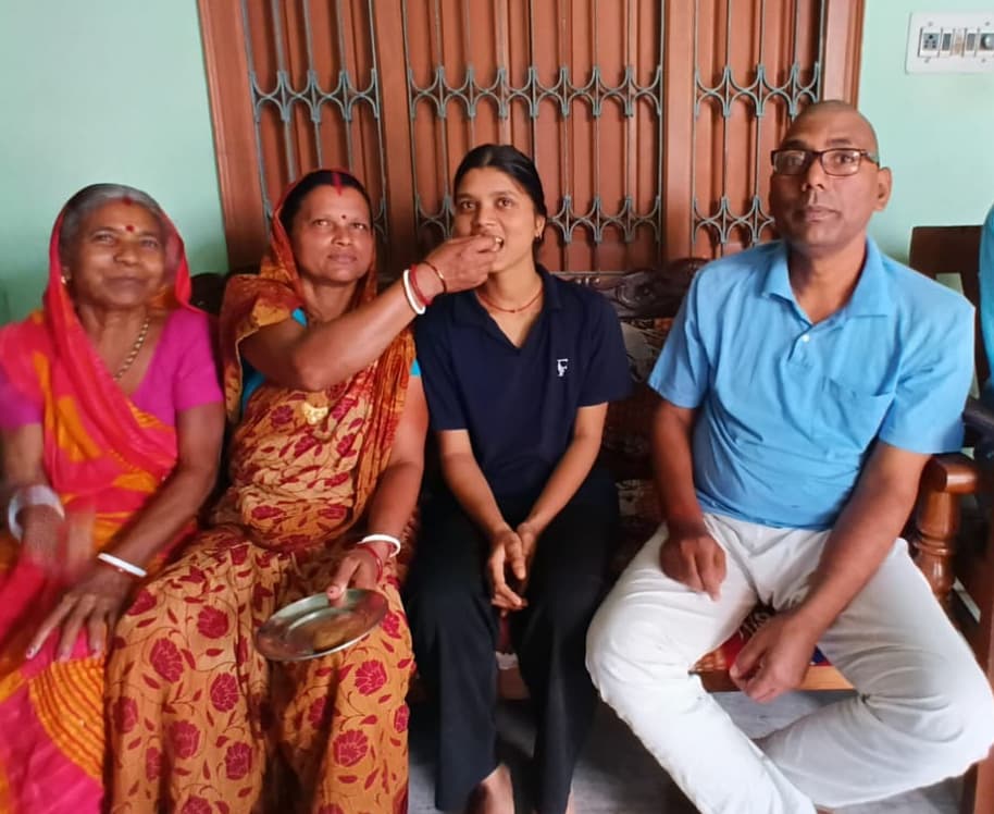 इंटर में बाजी मार राजनंदनी ने गुलाबबाग को किया गौरवान्वित