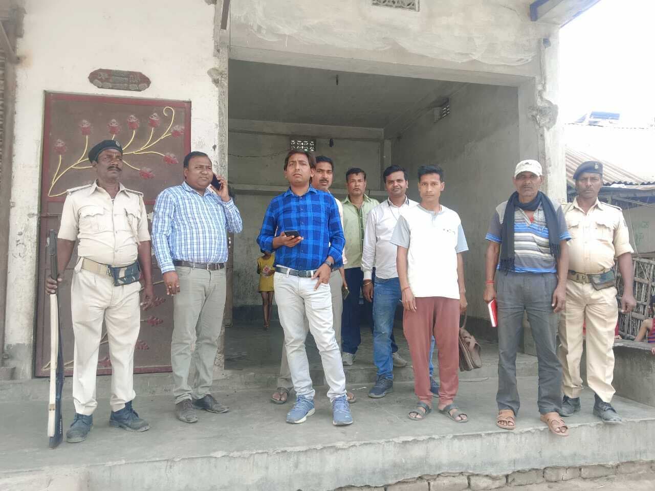 दो दर्जन उपभोक्ताओं का काटा गया कनेक्शन