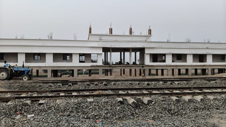 जोल्हनियां में रेलवे स्टेशन बनाने की लोगों ने की मांग