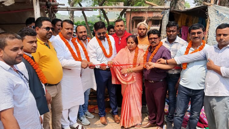 मुख्य पार्षद ने नाला निर्माण कार्य का किया शिलान्यास