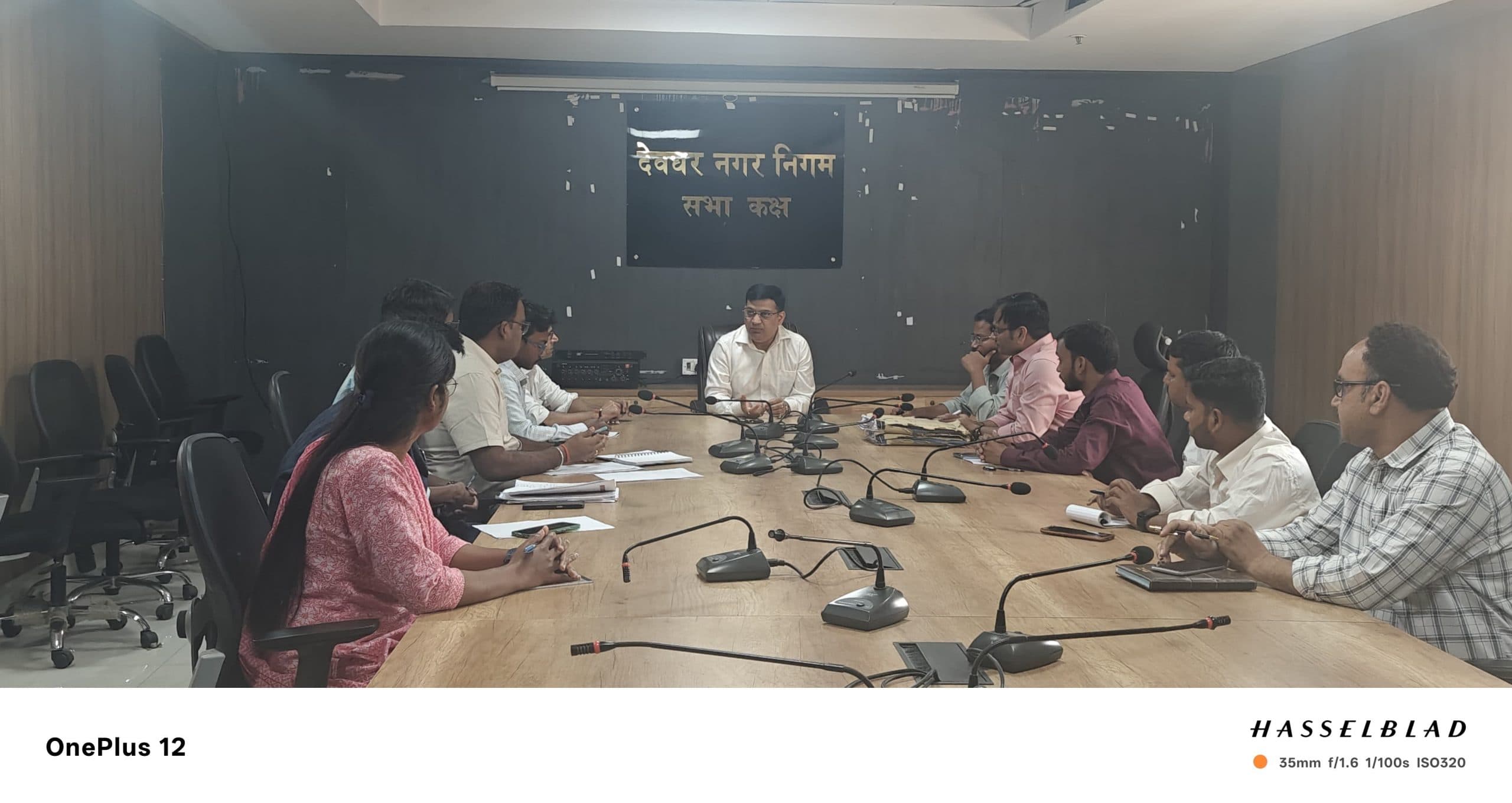 deoghar news : त्योहारों में पानी, बिजली व सफाई व्यवस्था दुरुस्त रखने के निर्देश