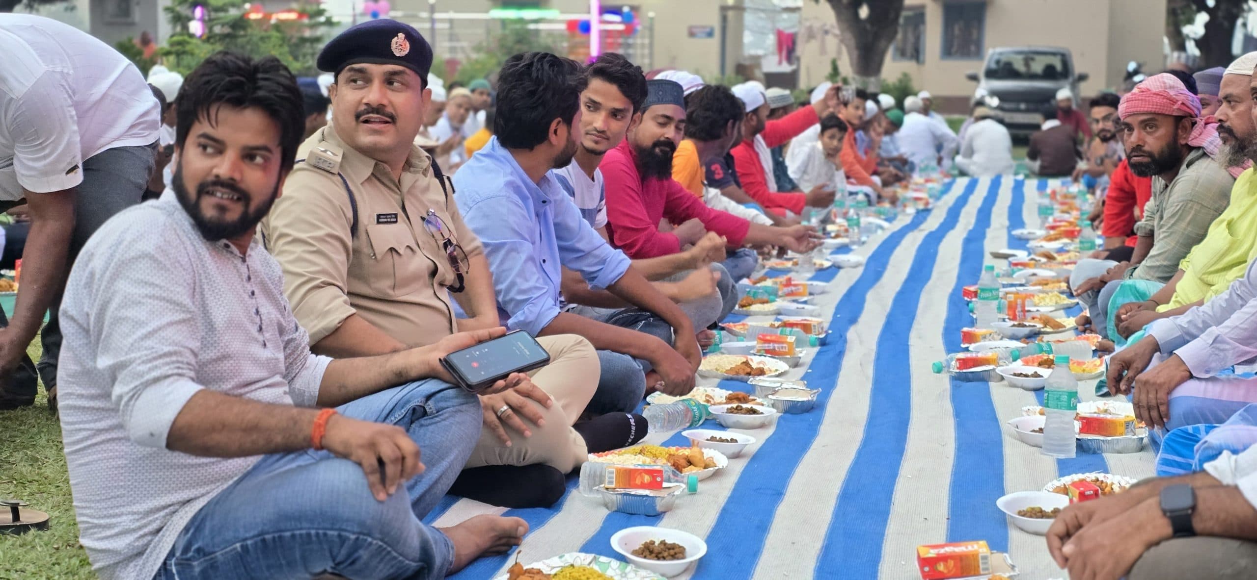 आजमनगर थाना में इफ्तार पार्टी का आयोजन