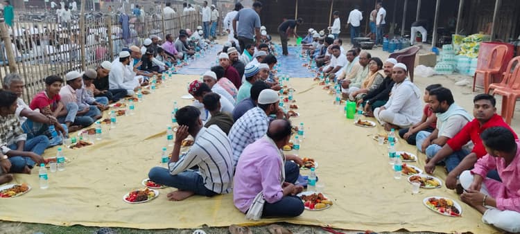 मुख्य पार्षद की ओर से इफ्तार का किया गया आयोजन