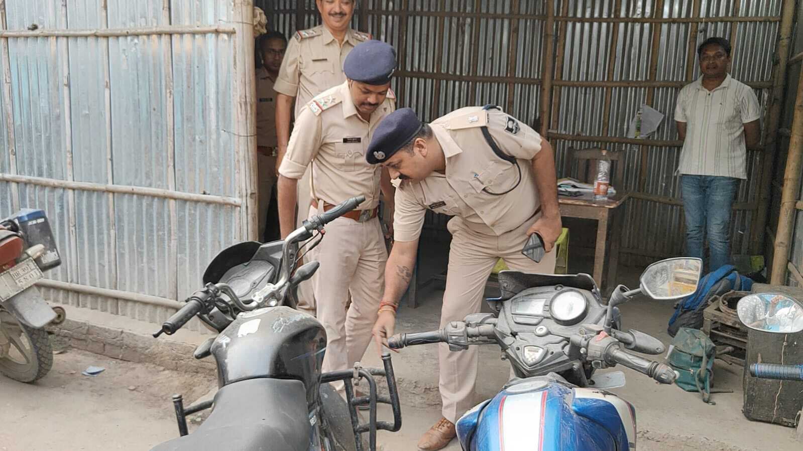 बाइक चोर सरगना को पुलिस ने किया गिरफ्तार, तीन चोरी की बाइक बरामद