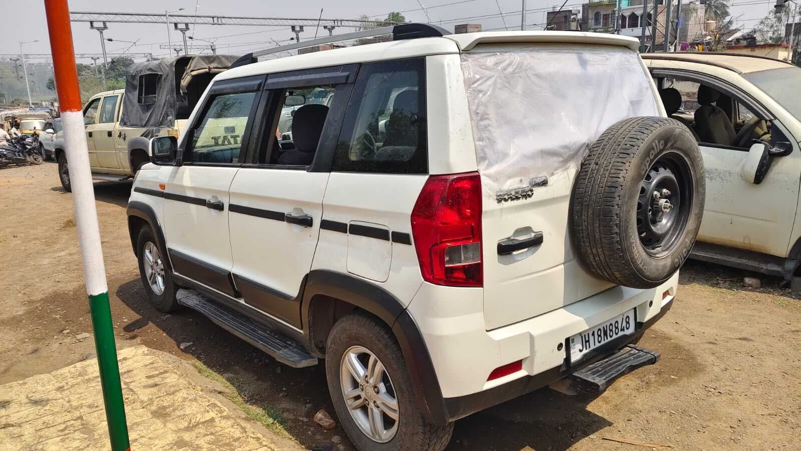 पथराव कर पुलिस वाहन का शीशा तोड़ा, मामला दर्ज