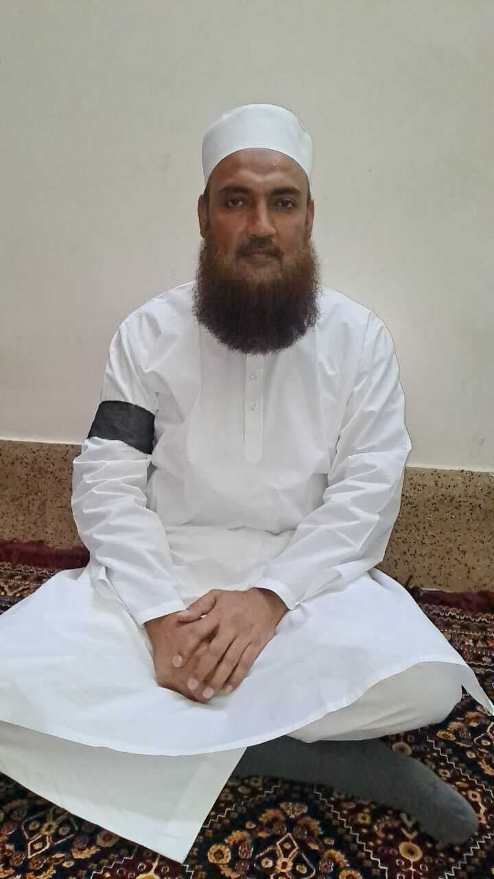 काली पट्टी बांधकर रोजेदारों ने मस्जिदों में पढ़ी अलविदा जुमे की नमाज