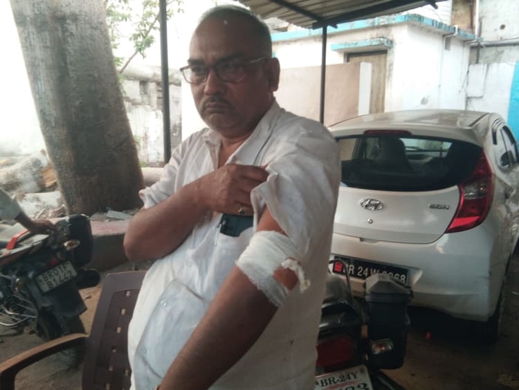 sasaram News : डेहरी के पूर्व विधायक प्रदीप जोशी व बिजली विभाग के जेइ के बीच झड़प