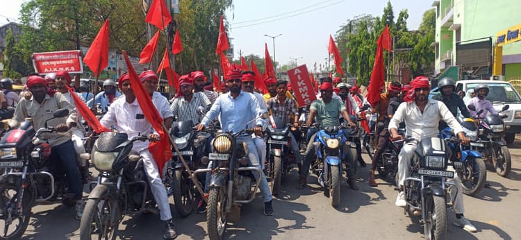 Sasaram News : पंजाब में किसानों पर कार्रवाई के विरोध में एआइकेएमकेएस ने किया प्रदर्शन