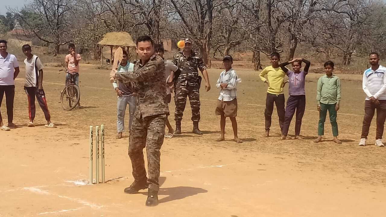 Bokaro News : सामुदायिक पुलिसिंग योजना के तहत चुटे में कार्यक्रम