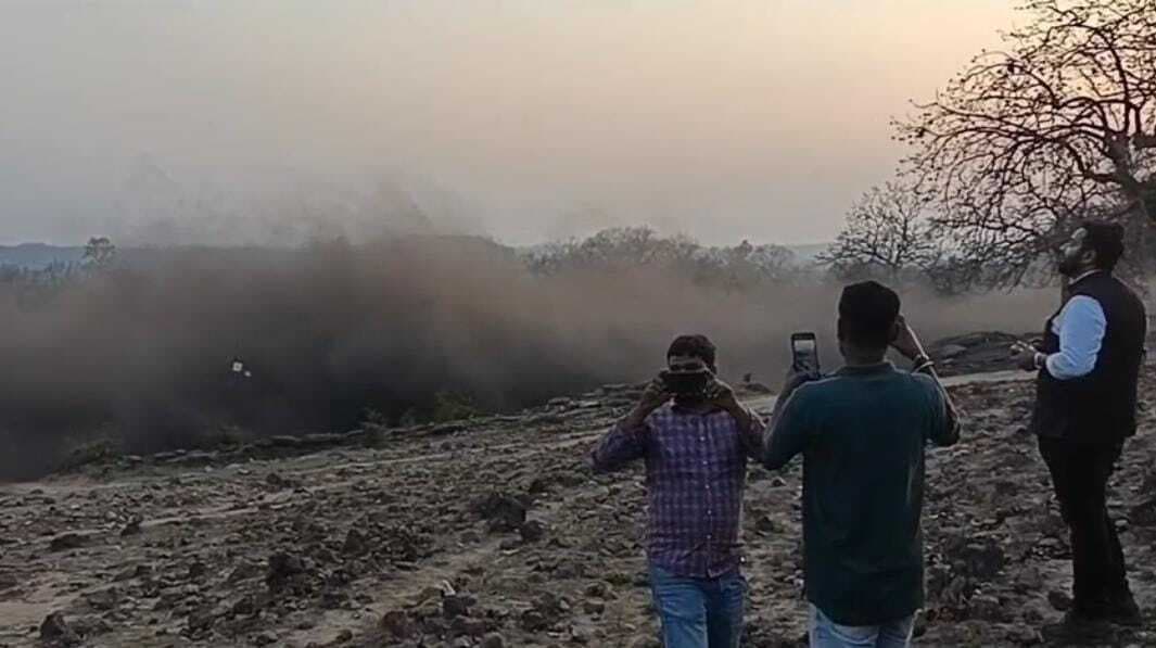 Bokaro News : अवैध कोयला उत्खनन के लिए बनी सुरंगें ध्वस्त
