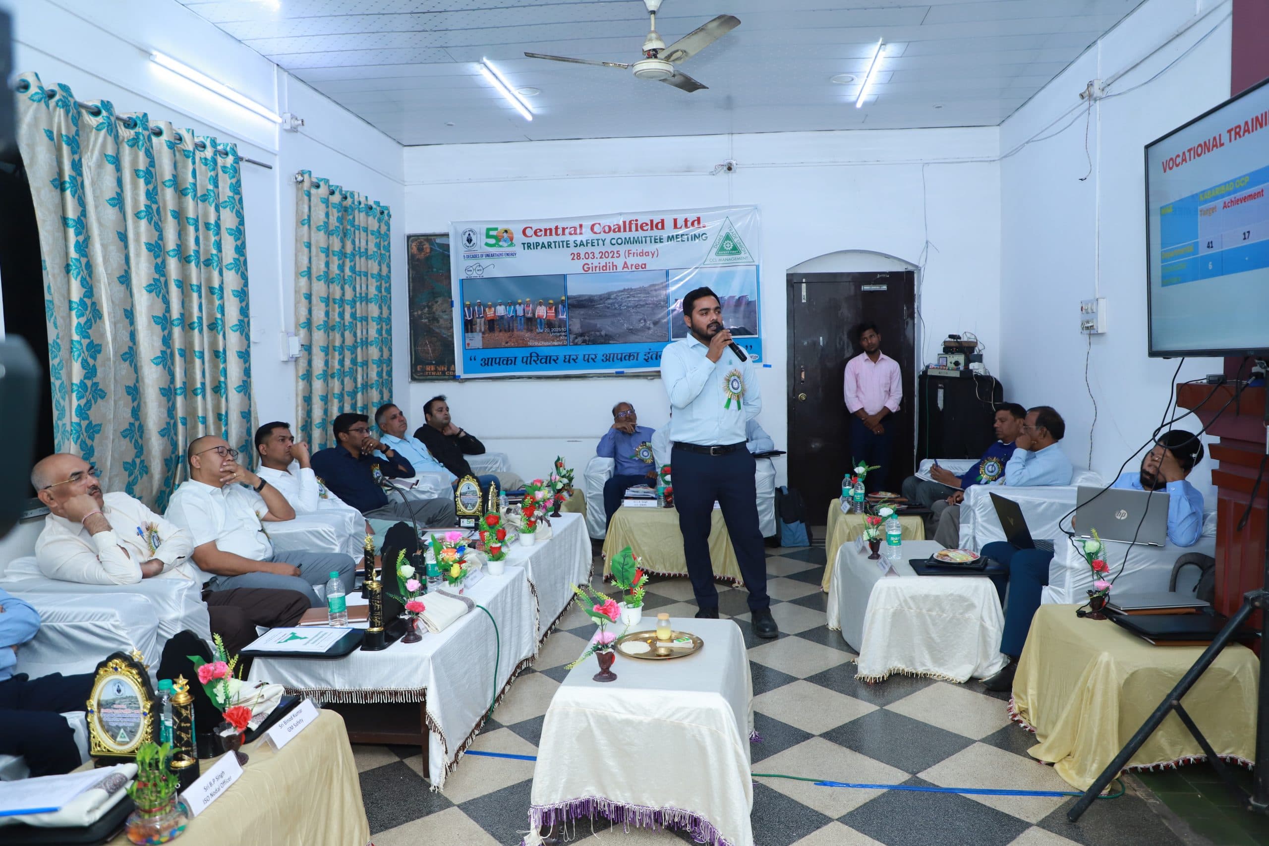 Giridih News :सुरक्षा के साथ उत्पादन और शून्य दुर्घटना पर जोर