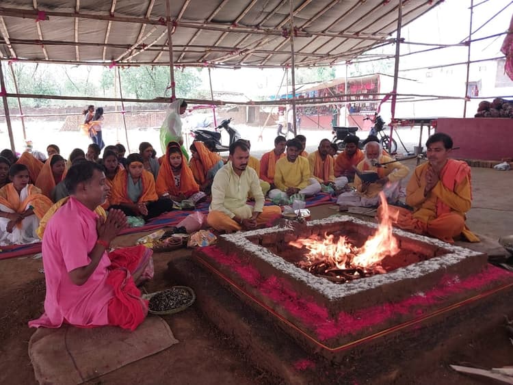 Bokaro News : अंगवाली में महायज्ञ की पूर्णाहुति, प्रतिमा विसर्जित